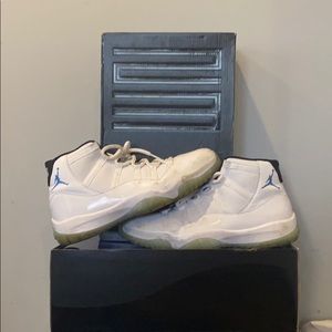 Air Jordan 11 Retro Legend Blue